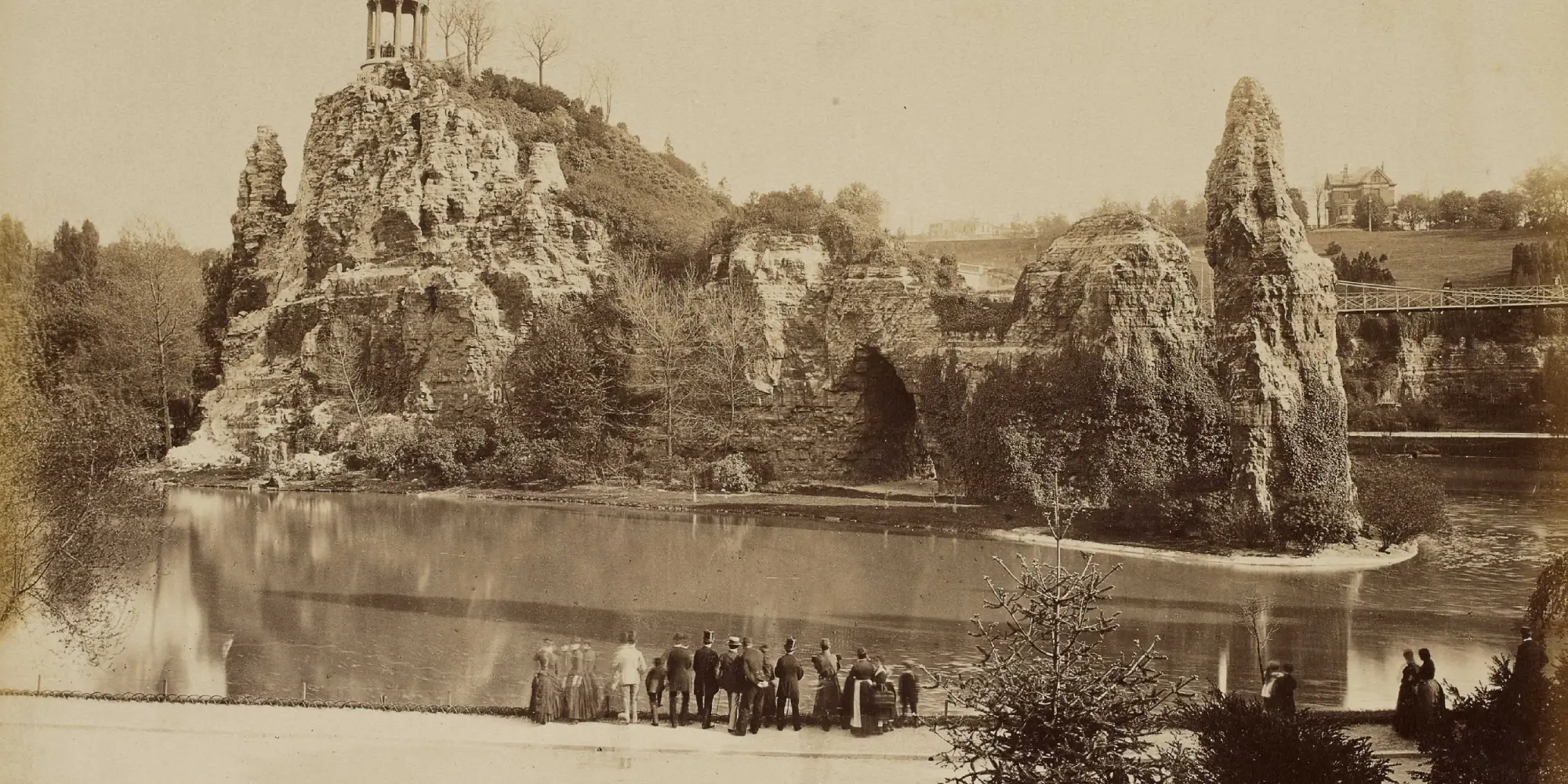 Pont suspendu Buttes-Chaumont parc Paris visite guidée