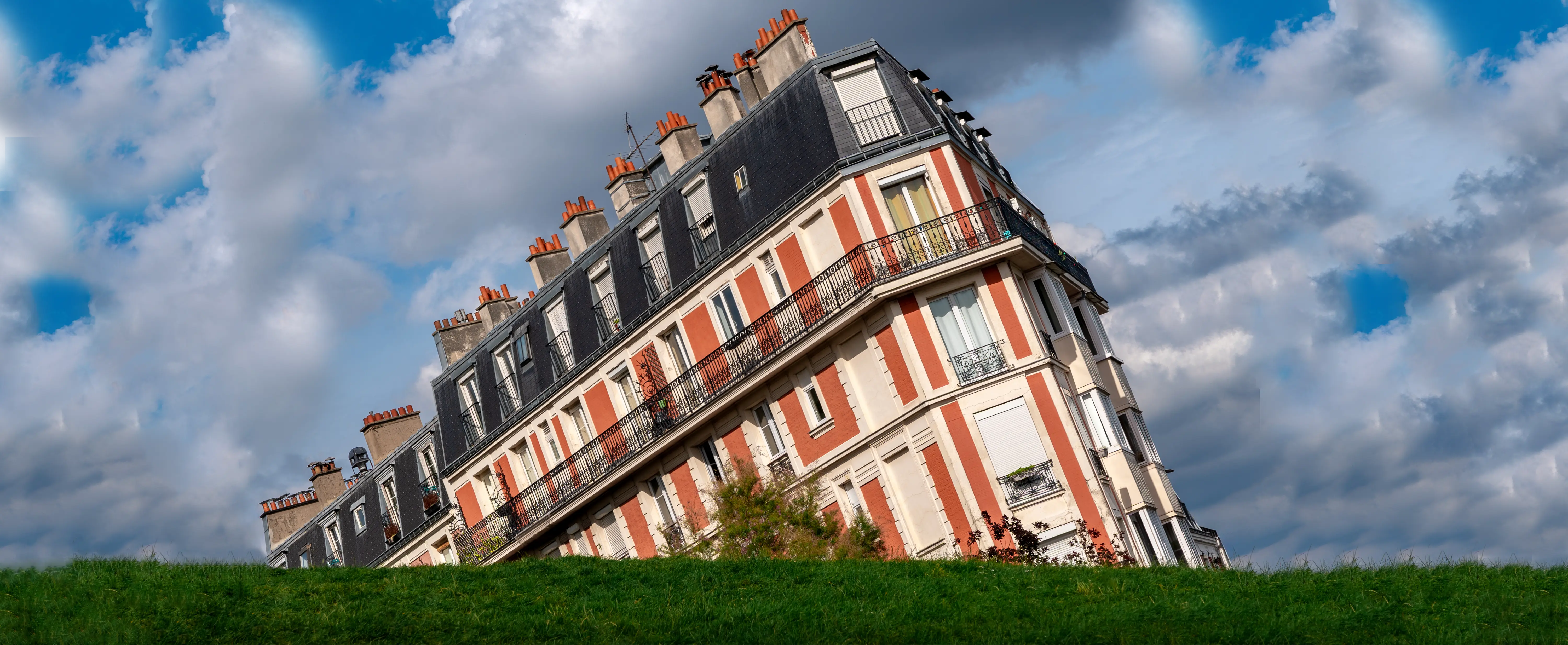 Immeuble penché du Parc des Buttes-Chaumont à Paris